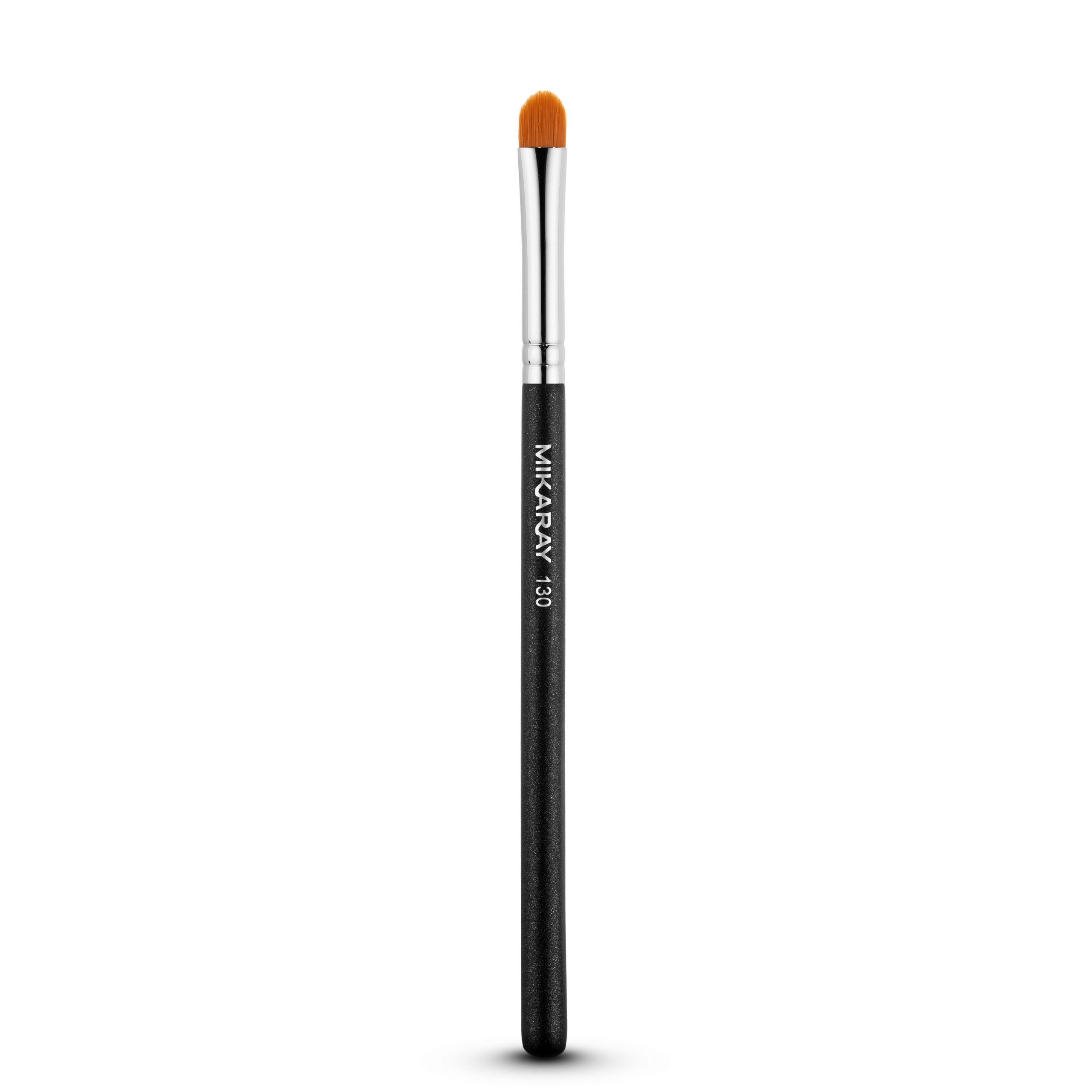 SMALL FLAT CREAMY BRUSH No. 130