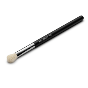 Flat Medium Blending Brush No. 127 - Ideal for precise eyeshadow application and seamless blending